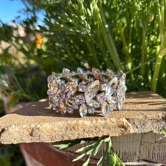 Silver tone Floral Rhinestone Statement Bracelet NWT - Picture 7 of 8